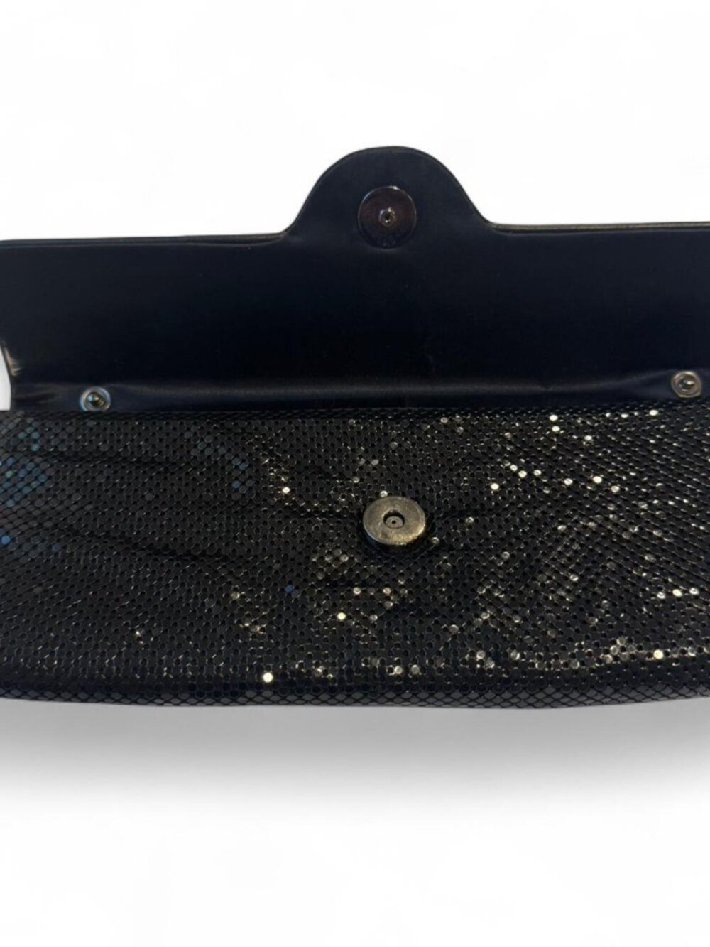 Black sequin/chainmail clutch with red lips - Picture 3 of 7